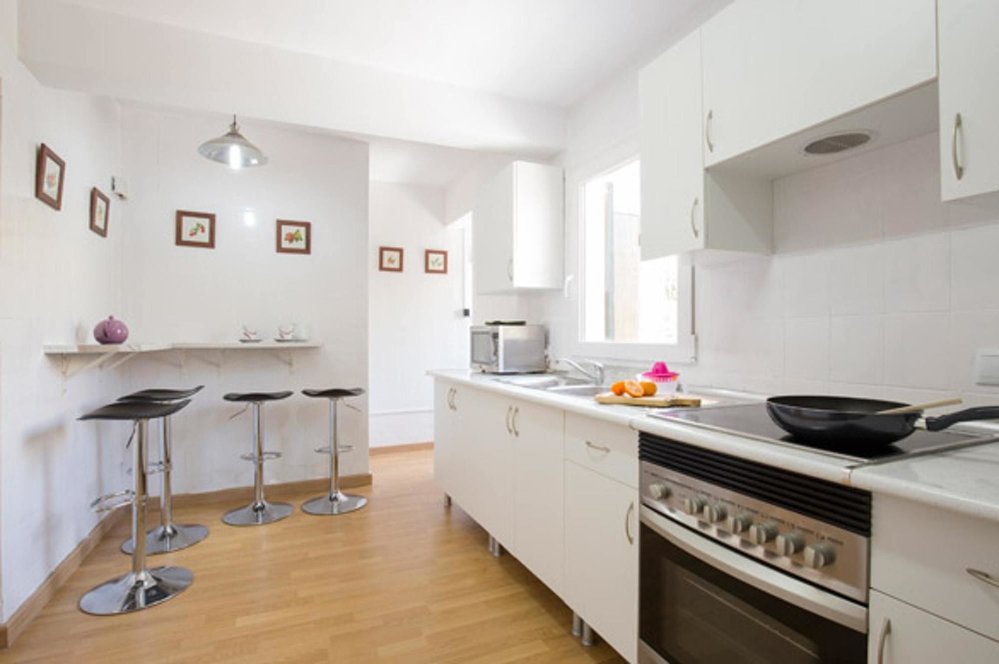 With 2 Bedrooms In Alcudia, With Wonderful View, Private P Alpstuga *